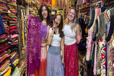 Delhi: Guided Shopping Tour Experience With Expert Female