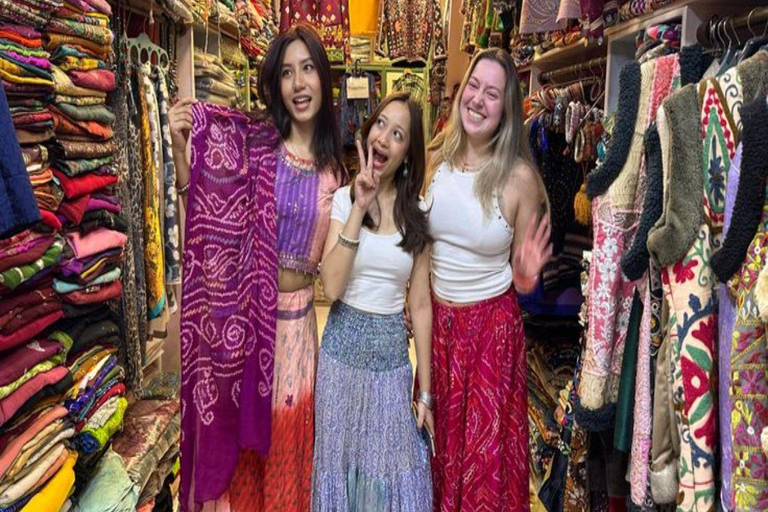 Delhi: Guided Shopping Tour Experience With Expert Female