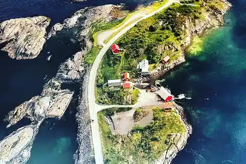 Molde: Atlantic Coast Highway and Bud Village Tour