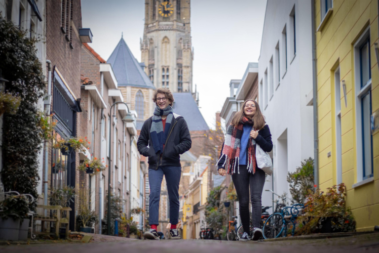 Delft City Center; Private Photoshoot & Guided Walk Classic Delft Walk