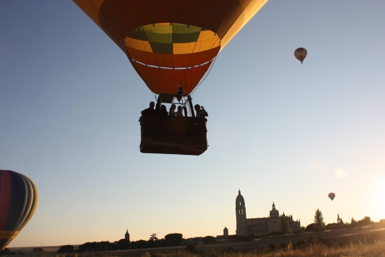 Z Madrytu: balon na gorące powietrze P14 nad Segovią z transferem