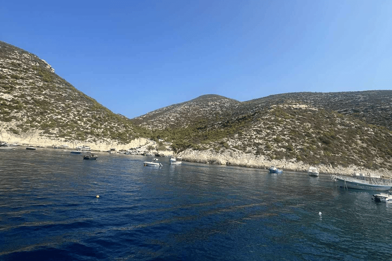 Zante: Crucero por la isla y las tortugas en EuroskyNaufragio Cuevas Azules e Isla de las Tortugas Cuevas Ceri