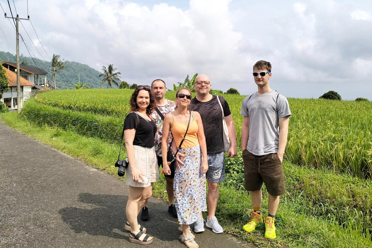 Trekking na selva em SekumpulTrekking na Cachoeira Sekumpul com tudo incluído