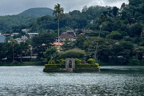 Kandy Scavenger Hunt and Sights Self-Guided Tour Tour