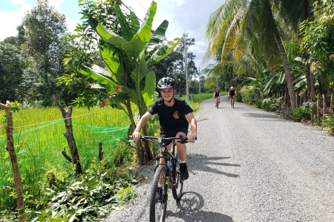 En bici por la campiña de Siem Reap con guía local