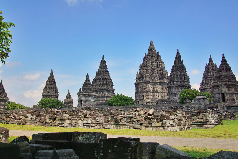 Tour dei templi di Borobudur e Prambanan con laboratorio di batikBorobudur e Prambanan con laboratorio di batik e biglietto per il tempio