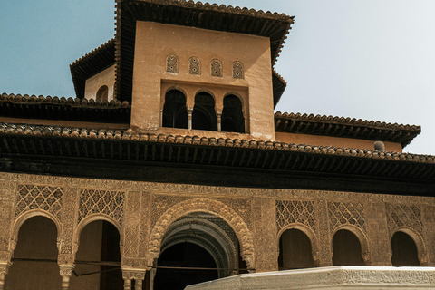 Granada: Alhambra with Nasrid Palaces Audio-Described Tour Granada: Alhambra and Generalife Audio-Described Tour