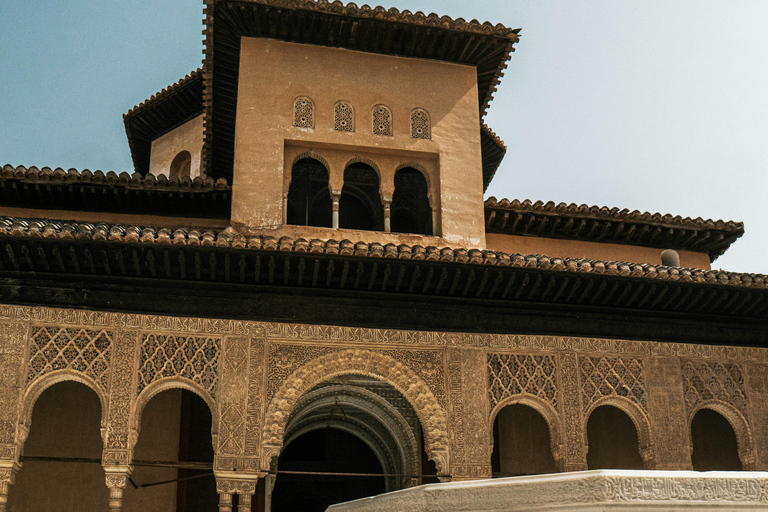 Granada: Alhambra with Nasrid Palaces Audio-Described Tour Granada: Alhambra and Generalife Audio-Described Tour
