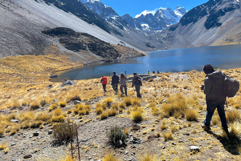 La Paz: Hike with a tour guide to the Ventanani Glacier Lagoon La Paz: Hike with a tour guide to Ventanani Glacier Lagoon