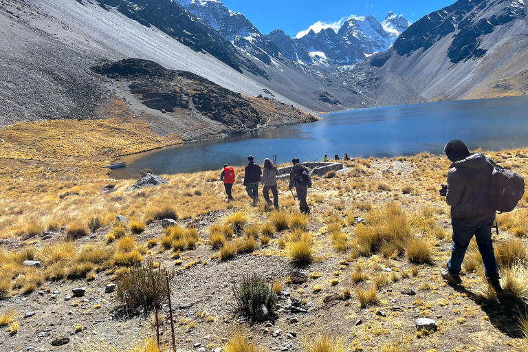 La Paz: Hike with a tour guide to the Ventanani Glacier Lagoon La Paz: Hike with a tour guide to Ventanani Glacier Lagoon