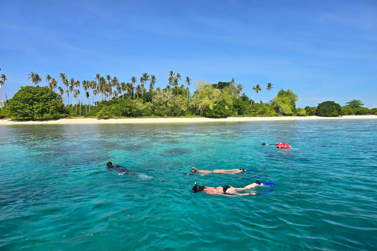 Semporna: Marine Park 3 Island Hike, Snorkel/Dive & lunch Semporna: Tun Sakaran Marine Park SCUBA DIVING