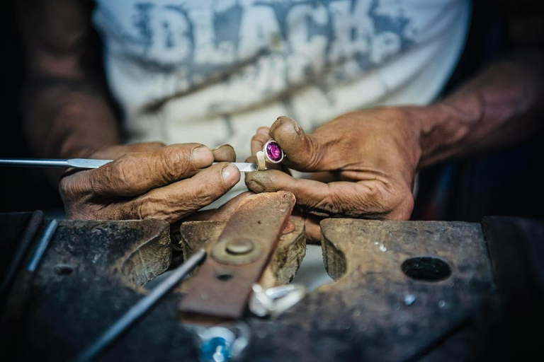 Kandy: City Tour with Temple of the Tooth & Lake Views