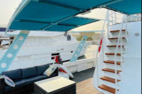 Muscat: Semi-Submarine Cruise with Snorkeling & Snacks