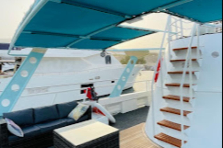 Muscat: Semi-Submarine Cruise with Snorkeling & Snacks