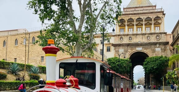 Palermo: Tour of the historic old town by small train