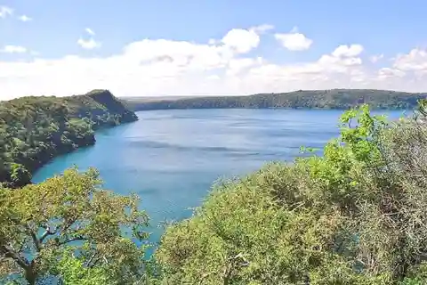 Experimenta a magia mundial do Lago Chala numa viagem de 1 dia