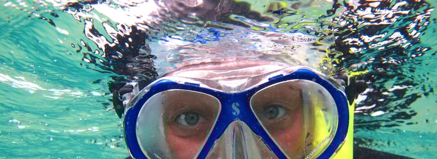 Costa Teguise : visite guidée de 2 heures de plongée avec tuba pour tous les niveaux