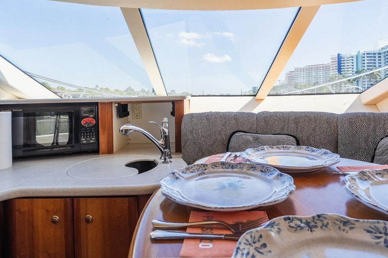 Miami: aluguer de iate privado com capitão, barco de 48 pésMiami: Aluguer de iate privado com capitão, barco de 48 pés