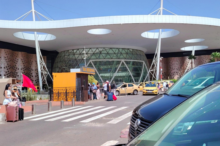 خدمة نقل خاصة من وإلى المطار: مطار مراكش ⇆ فنادق/رياضخدمة النقل من المطار وإلي المطار في مراكش ⇆ ال