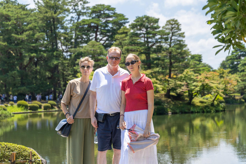 Kanazawa: Private Tour with Photographer and Photoshoot Kanazawa: Private Tour with Photographer - Half Day