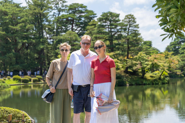 Kanazawa: Private Tour with Photographer and Photoshoot Kanazawa: Private Tour with Photographer - Half Day