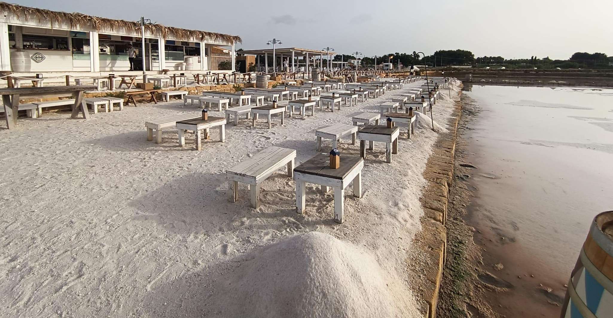 Aperitif in einer alten Wanne Salz in Marsala - Hizvo
