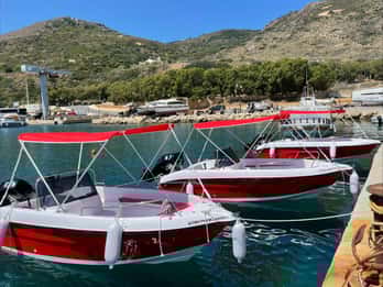 La Canée : location de bateau sans permis depuis le vieux port, 4 heures