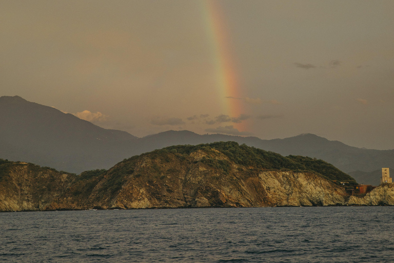 Parc Tayrona et les Caraïbes en voilier privé depuis Santa Marta, toute la journéeParc Tayrona et les Caraïbes en voilier privé au départ de Santa Marta, journée complète