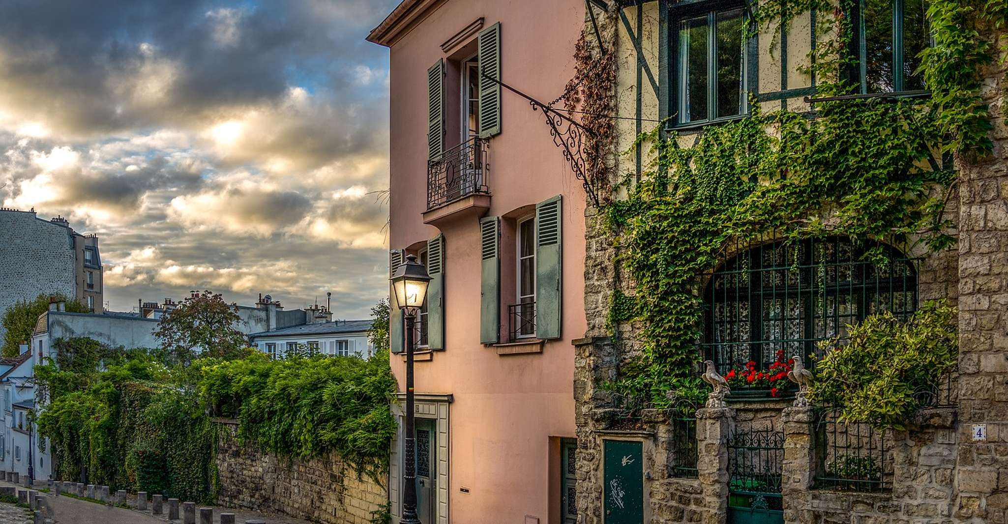 Paris, Montmartre Highlights Walking Tour with a Local Guide - Hizvo
