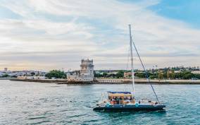 Lisbon: Sunset Catamaran Tour with Music and a Drink