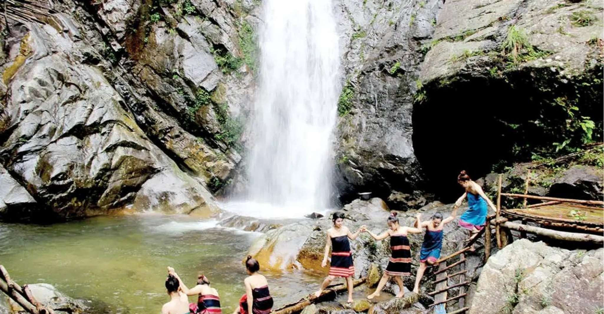 Explore the community-based ecotourism in A Luoi