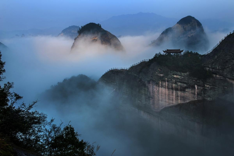 من غويلين: جولة قمم دانشيا ومسارات قبائل قوانغشي-هونان
