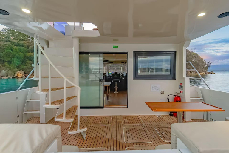 Hobart 3-Hour Fishing Yacht Cruise with Gear & Bait