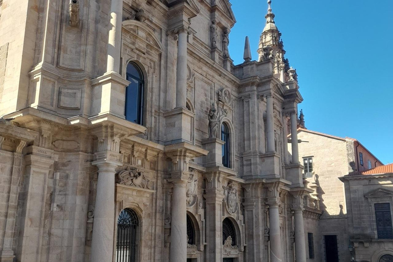 From Lisbon: Santiago de Compostela Day Trip with Fatima