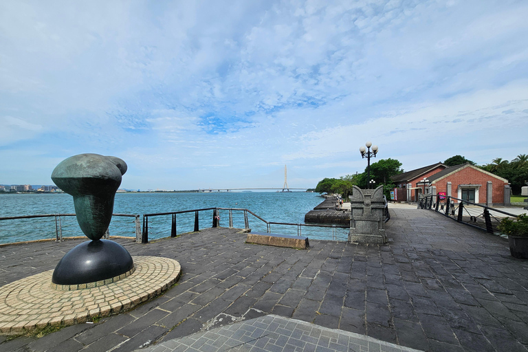 Tamsui: Historic Landmarks and Riverside Morning Tour Small-Group Tour Only