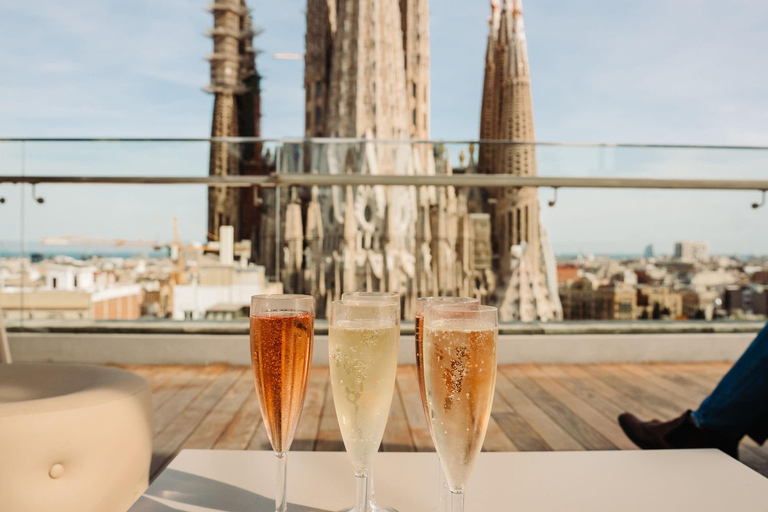 Barcelona: Sagrada Familia Evening Tour with Cava