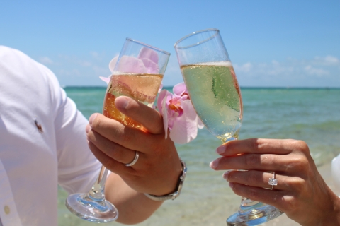 Miami: Strandhochzeit oder Erneuerung des EheversprechensStrandhochzeit + 100 Fotos, Blumen & Champagner