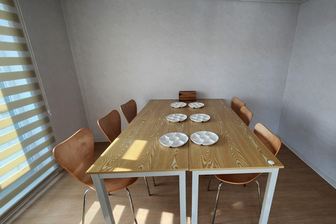 Seoul: Minhwa Painting Workshop in Itaewon