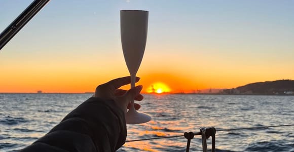 Barcelona: Sunset Sailboat Cruise with Open Bar and Snacks