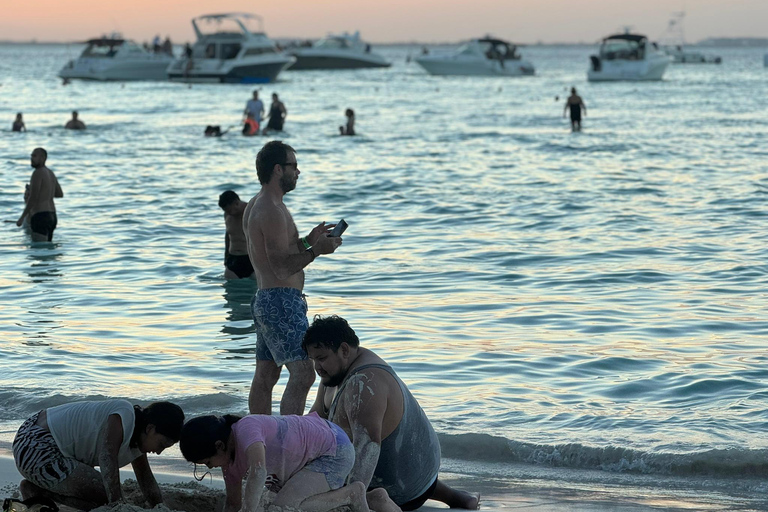 Żeglowanie o zachodzie słońca na Isla Mujeres z transferem do Cancún"Żeglowanie o zachodzie słońca do Isla Mujeres z transferem do Cancún"