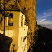 Von Podgorica aus: Ostrog Monastery Tour mit Abholung