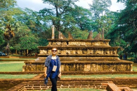 "Viaje en el tiempo a Polonnaruwa: Expedición Histórica Exclusiva"