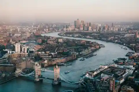 London: The River Thames Trail (Walking Tour)