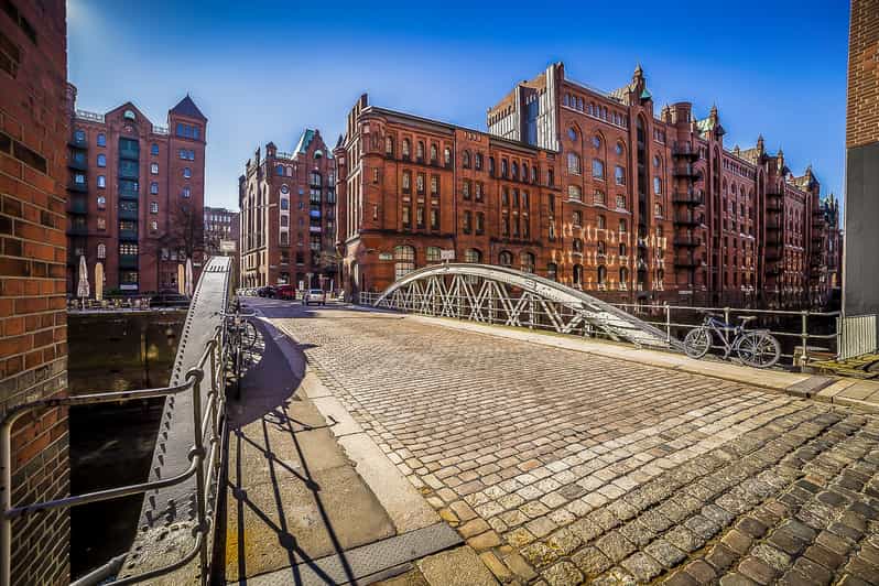 ハンブルク:シュパイヒャーシュタットとハーフェンシティウォーキングツアー GetYourGuide