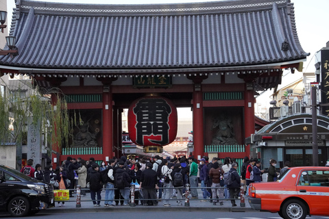 Tokyo: Asakusa Walking Tour, Local Guide & Snacks opt. Vegan