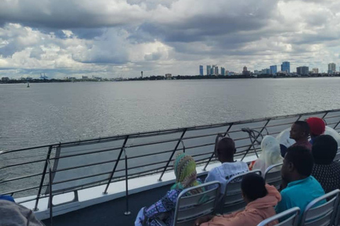 Dar es Salaam: traghetto per Zanzibar e trasferimento in hotel