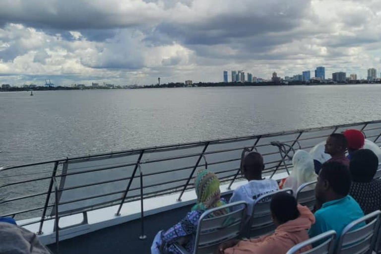 Dar es Salaam: traghetto per Zanzibar e trasferimento in hotel