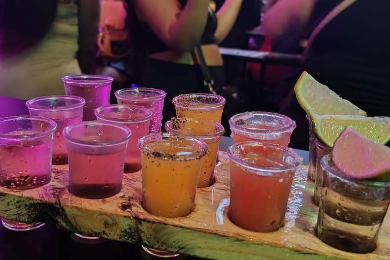 San José: Festa em San José com bebidas e comidaSão José: Festa em São José com bebidas e comida