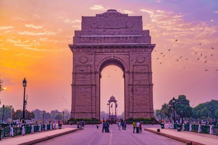 Old Delhi : Tour de ville avec promenade en tuk tuk à Chandni ChowkVoiture, chauffeur, guide et trajet en tuk tuk seulement