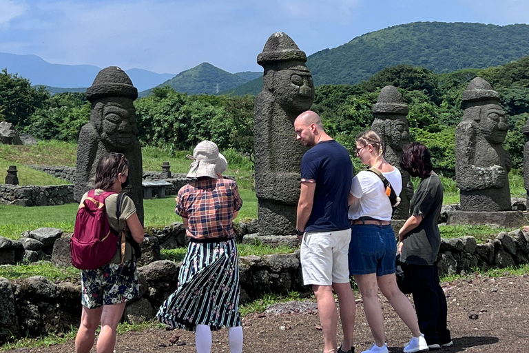 Île de Jeju : Visite guidée en van avec un guide qui aime le plus JEJU